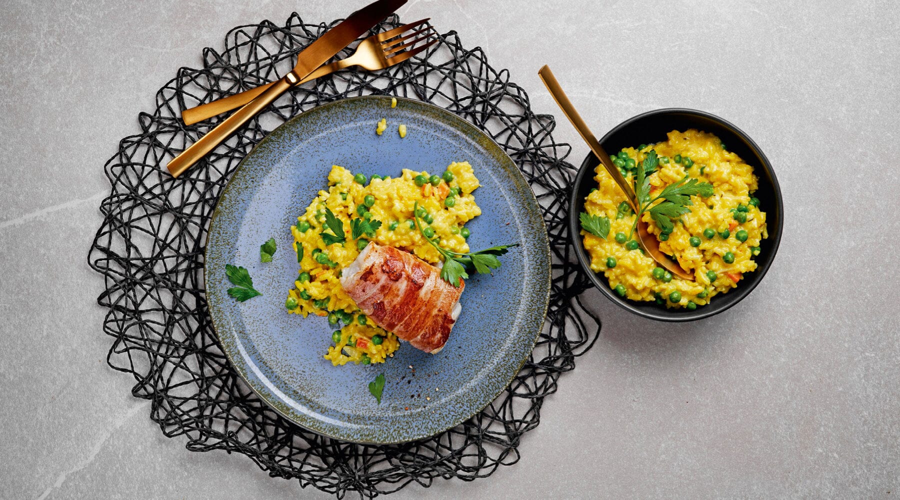 Kabeljau im Speckmantel mit Erbsen-Safran-Risotto